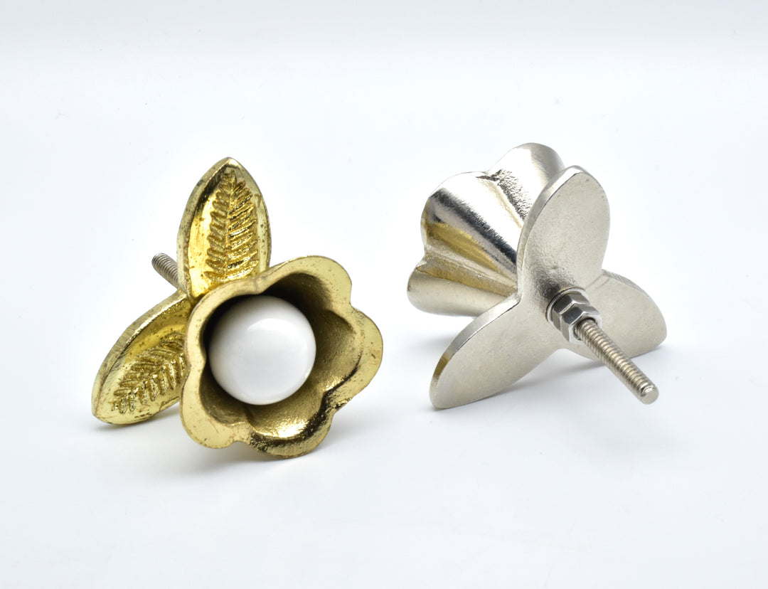 Shilpware Nena Blumen-Schrankknöpfe aus Metall und Keramik, handgefertigt/Designer und traditioneller Schubladenknopf
