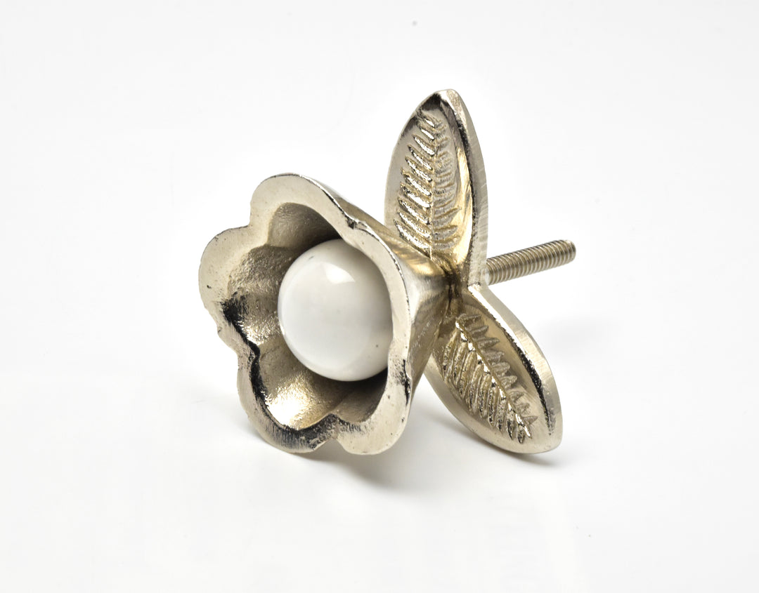 Shilpware Nena Blumen-Schrankknöpfe aus Metall und Keramik, handgefertigt/Designer und traditioneller Schubladenknopf