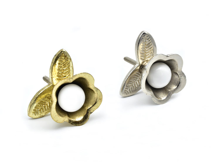 Shilpware Nena Blumen-Schrankknöpfe aus Metall und Keramik, handgefertigt/Designer und traditioneller Schubladenknopf