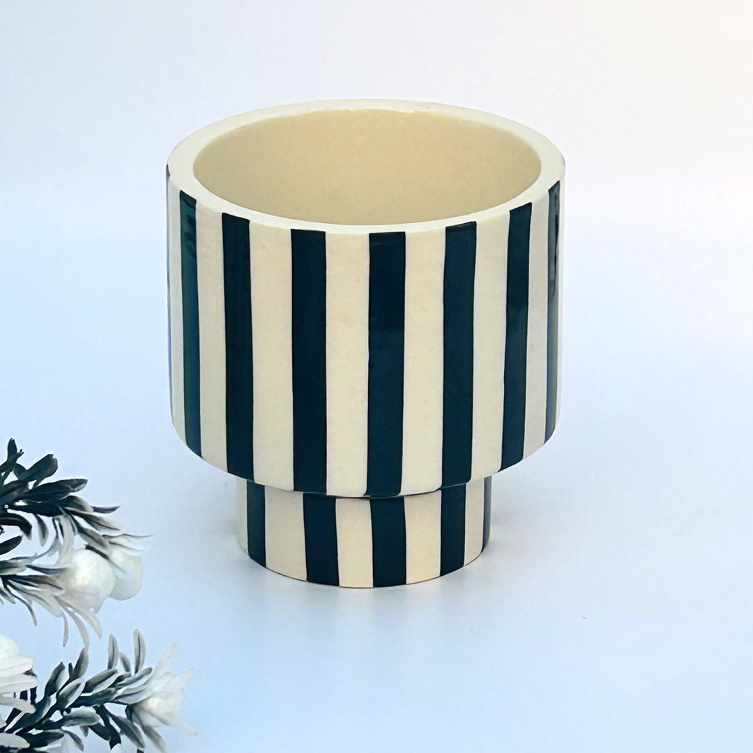 EXQUISITE SLEEK LINE PATTERN CERAMIC VASE FOR HOME DECOR