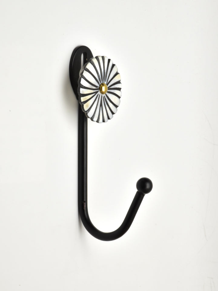 ELEGANT WHITE PEARL FLOWER PATTERN WALL HOOKS WITH BLACK FINISH FOR HOME