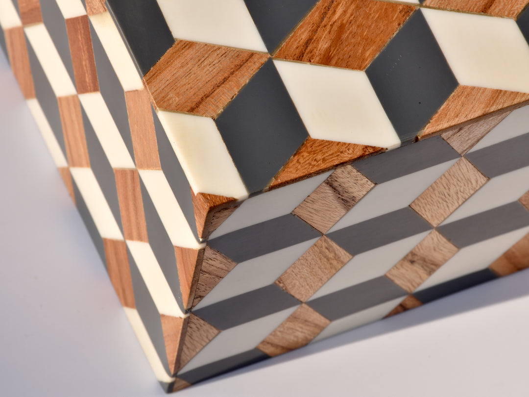 PREMIUM RESIN TISSUE BOX HOLDER WITH KIKER AND MANGO WOOD GEOMETRIC PATTERN