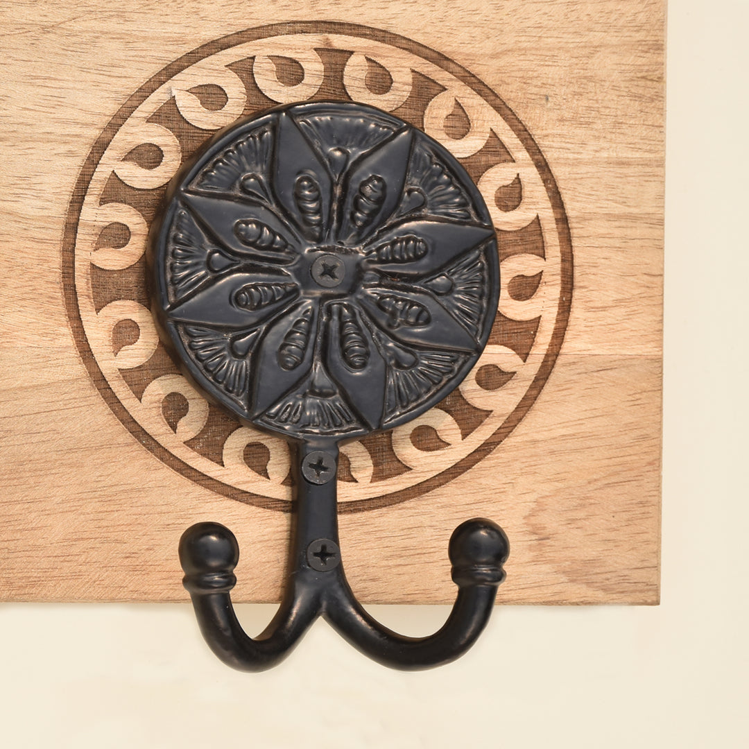 PREMIUM ROUND IRON COAT HOOK WITH ENGRAVED PATTERN ON WOOD BASE