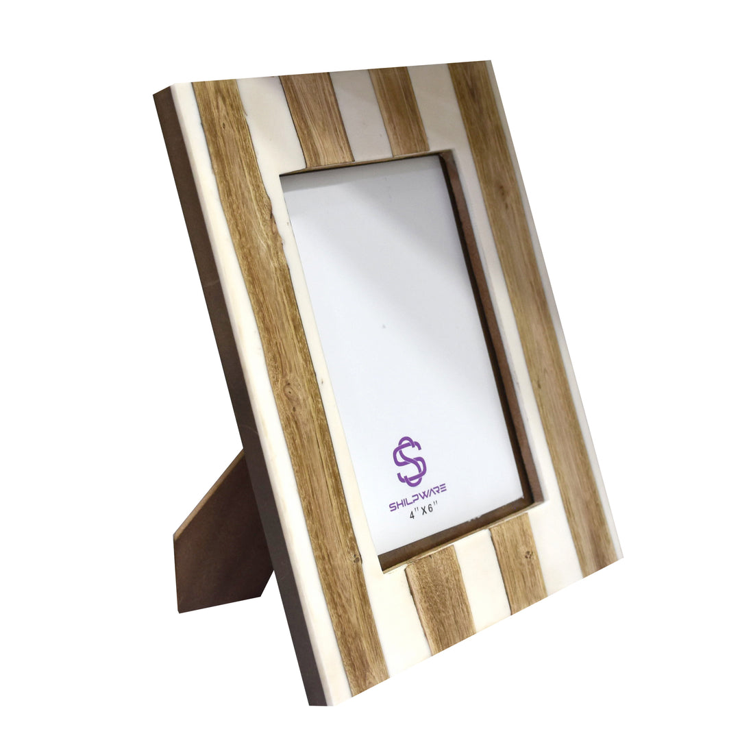 ELEGANT WHITE STRIP PATTERN STYLISH PHOTO FRAMES